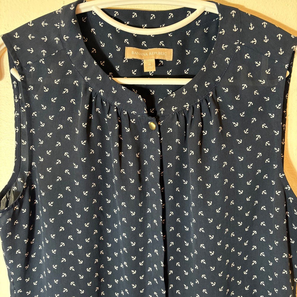 Banana Republic Navy Anchor Print Sleeveless Button Up Blouse Women Size 8 - Picture 2 of 8